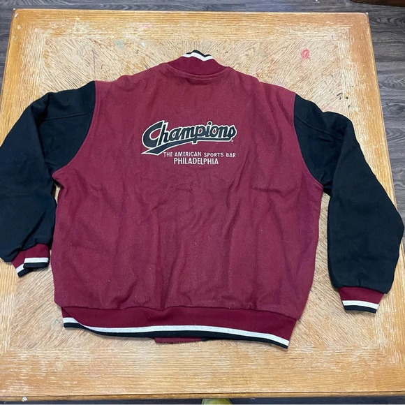 Vintage 1980’s -1990’s “Champions The American Sports Bar” Auburn Sportswear